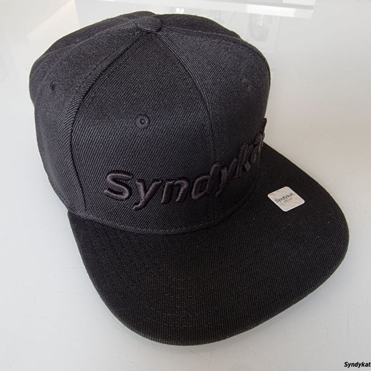 czapka BMW Snapback Full Cap Syndykat czarna czarny napis prezent dal fana BMW.jpg