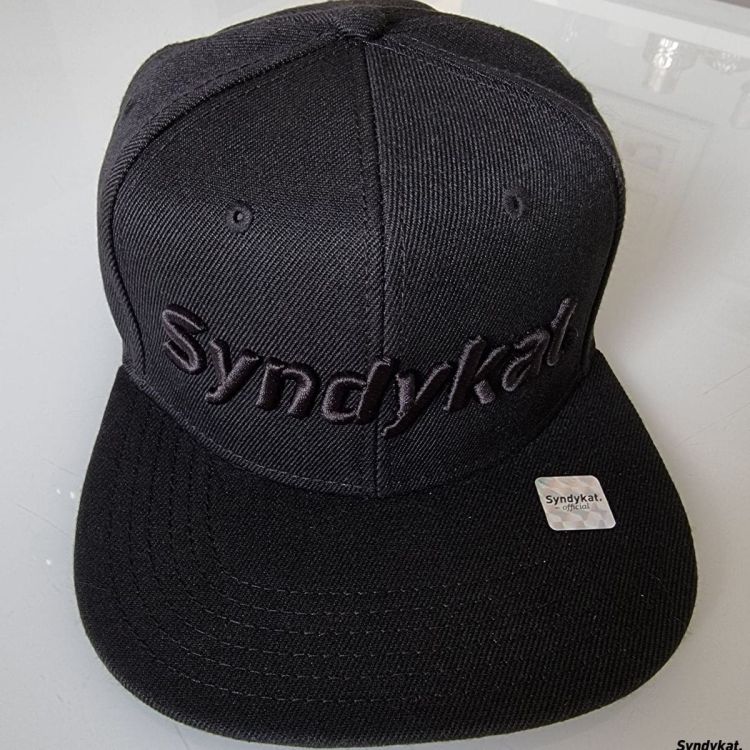 czapka BMW Snapback Full Cap Syndykat czarna czarny napis prezent dla fana BMW.jpg
