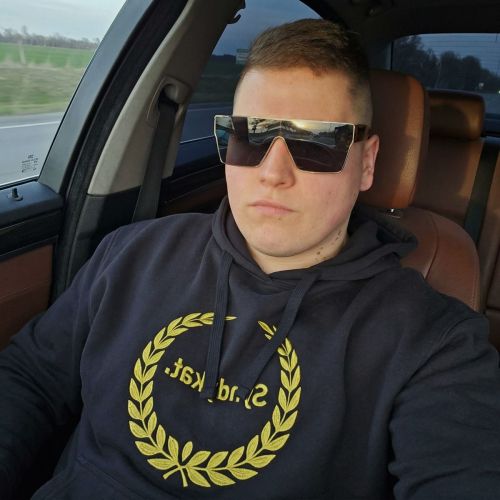 Bluza BMW Syndykat złota Laur czarna zloty napis kangurek z kapturem prezent dla fana BMW nowość kwadrat.jpg