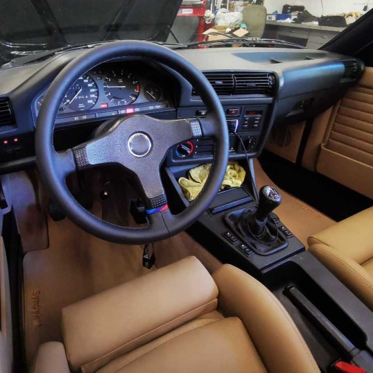 E30 cabrio BMW dywaniki welurowe beżowe Syndykat kabriolet.jpg