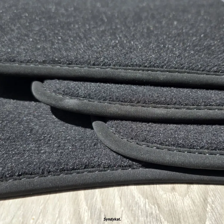 Antracyt LUX antracytowe dywaniki welurowe Syndykat BMW dywany dla wymagających grube .jpg