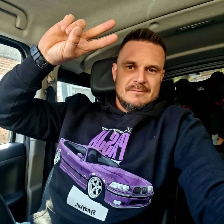 bluza z kapturem BMW E36 coupe M3 Tu zaczyna się PASJA Syndykat czarna tshirt prezent dla fana Mpower kwadrat.jpg