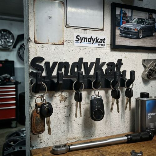 Wieszak na klucze BMW Syndykat prezent dla fana do garażu.jpg