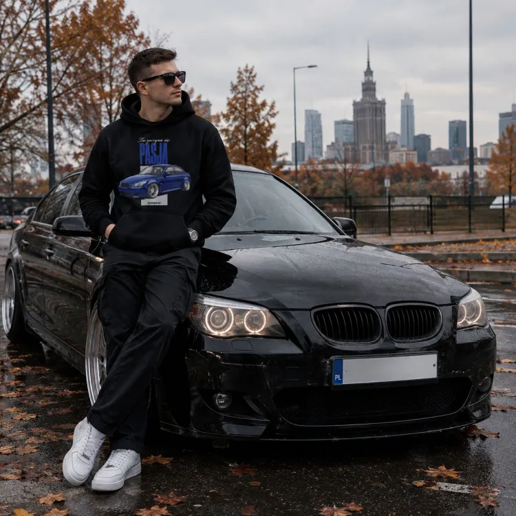 Bluza BMW E60 PASJA Syndykat M5 z kapturem czarna prezent dla fana E61.jpg