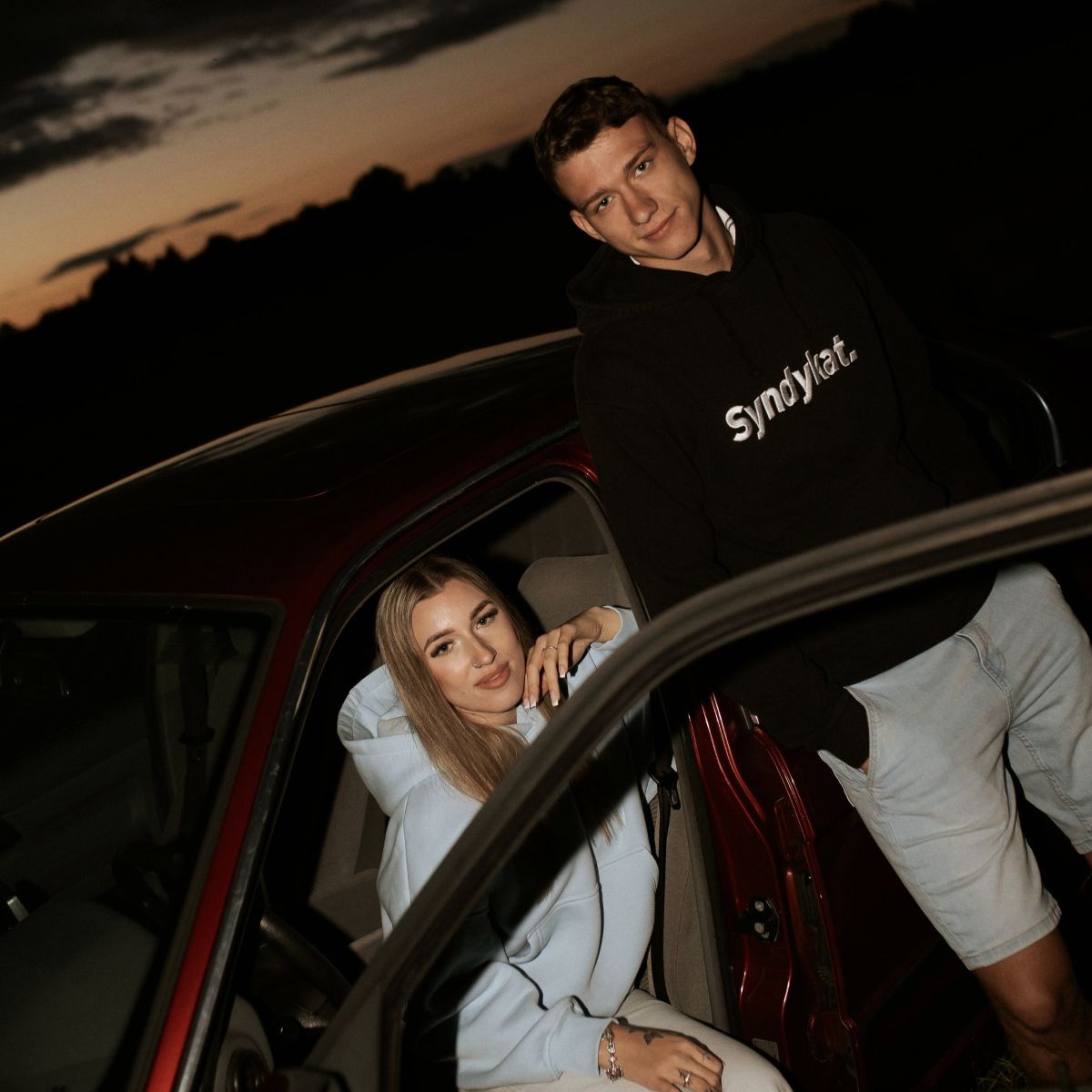 BLUZA BMW SYNDYKAT CZARNA Z KAPTUREM PREZENT DLA FANA BMW